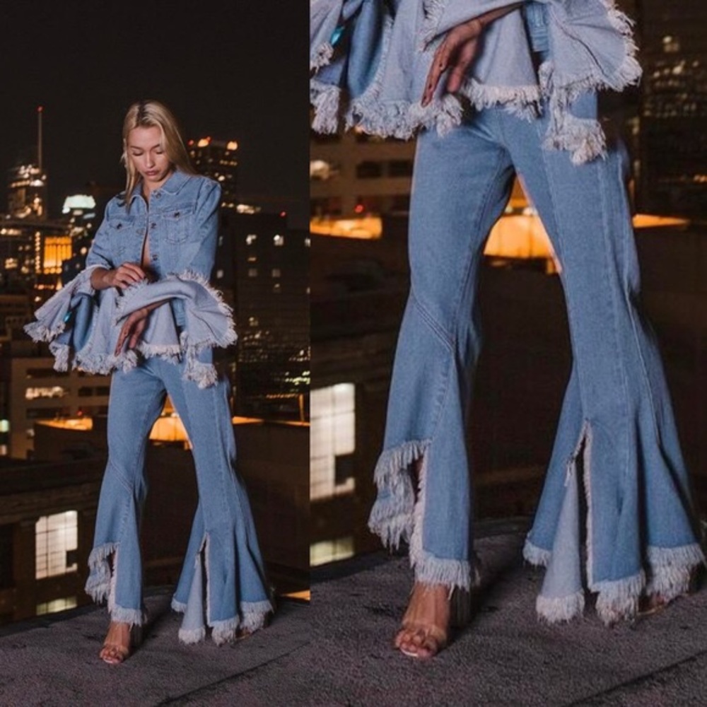 Daya by Zendaya Flared Leg Frayed Jeans